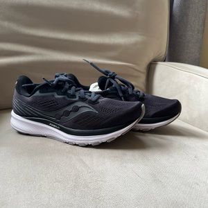 Women’s sneakers size 8.5